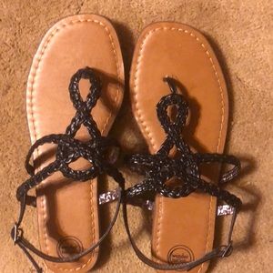 🌻 2 for $10 Sandals. Girl size 4. Only worn once for 2 hrs